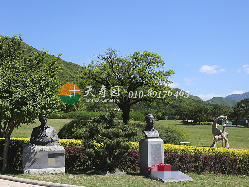 天寿陵园名人雕塑