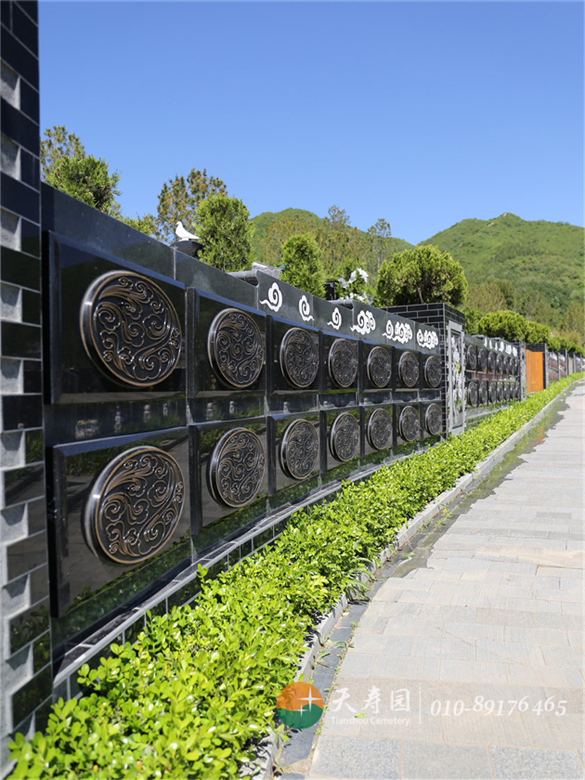 天寿园室外的壁葬墓地 天寿园室外的壁葬墓地