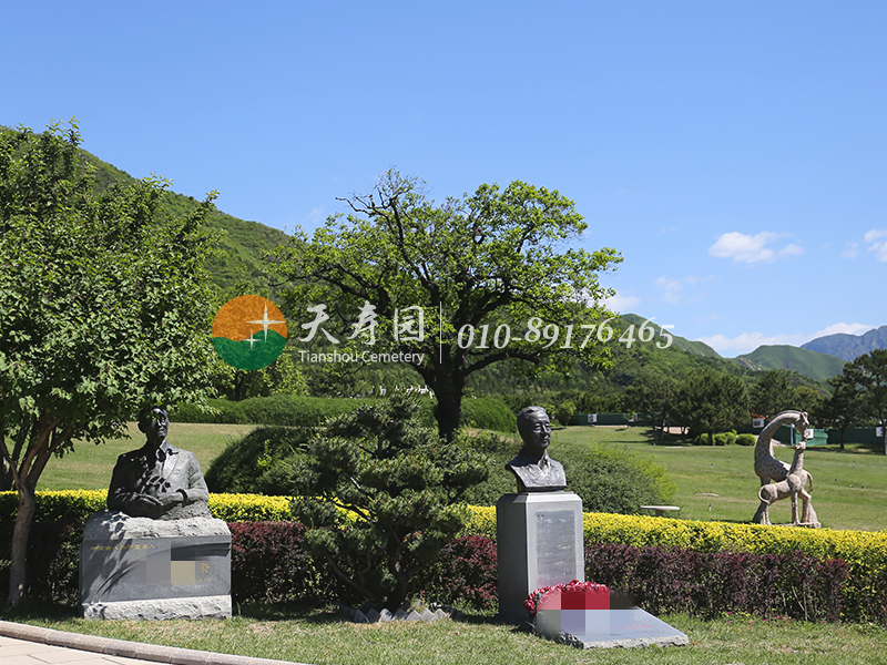 天寿陵园名人雕像