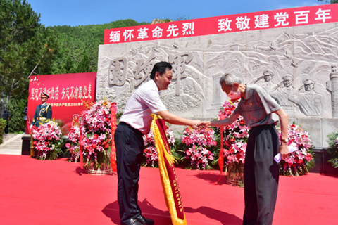 天寿陵园缅怀革命先烈 致敬建党百年